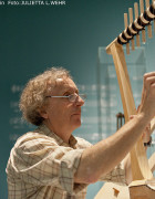 JdH _ Graham Lawson pitches the musical instruments (c) Julietta Wehr